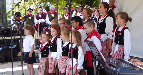 GRUPPO FOLCLORISTICO (CHILDREN’S CHOIR) GRUPPO FOLCLORISTICO (CHILDREN’S CHOIR)